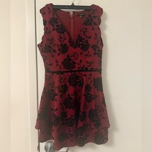 Chic Women's Floral Dress - Red and Black
